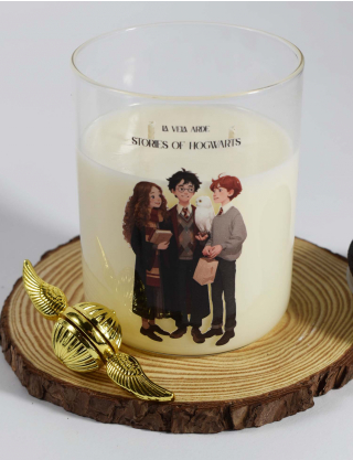 Свічка "Stories of Hogwarts" з ароматом - бузиновий нектар Картинка Свічка "Stories of Hogwarts" з ароматом - бузиновий нектар