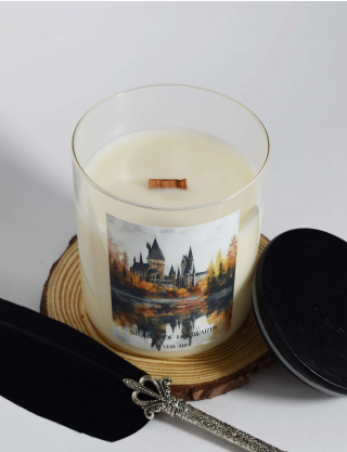 Свічка "Stories of Hogwarts" з ароматом - пало санто та сандалове дерево Картинка Свічка "Stories of Hogwarts" з ароматом - пало санто та сандалове дерево