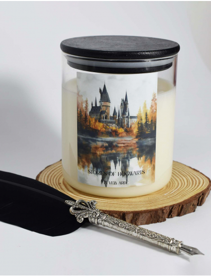Картинка Свічка "Stories of Hogwarts" з ароматом - пало санто та сандалове дерево