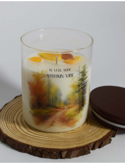 Картинка Свічка "AUTMN WIBE" з ароматом - опавше листя