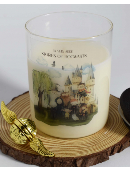 Картинка Свічка "Stories of Hogwarts" з ароматом - штрудель та спеції