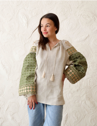 Картинка Вишиванка з етнічними акцентами на рукавах