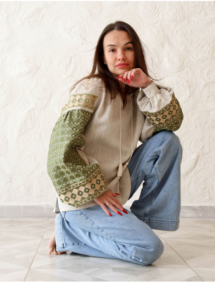 Картинка Вишиванка з етнічними акцентами на рукавах