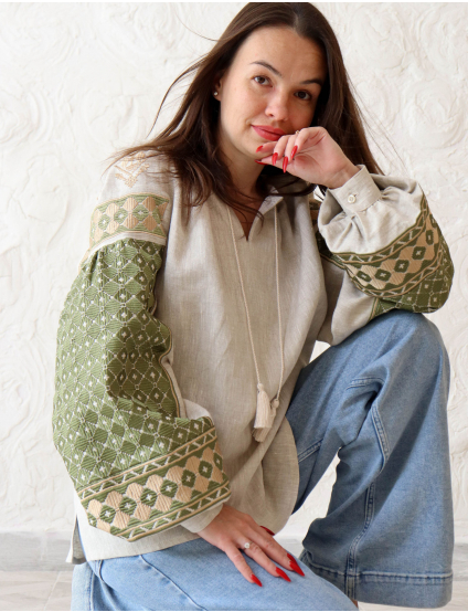 Картинка Вишиванка з етнічними акцентами на рукавах