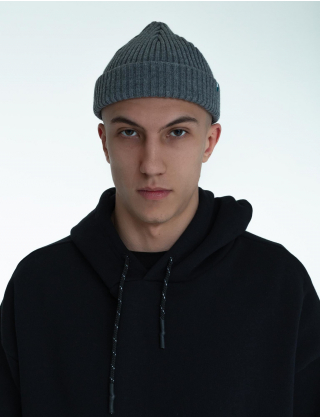 Картинка Сіра коротка шапка