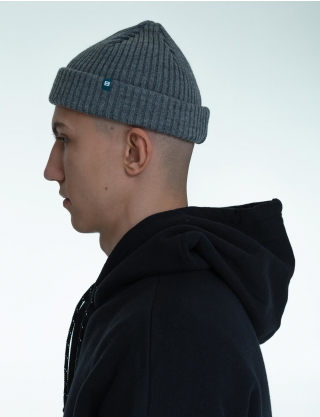 Картинка Сіра коротка шапка