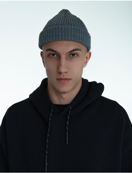 Картинка Сіра коротка шапка