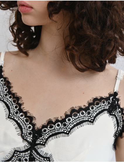Картинка Білий топ із чорним мереживом