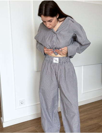 Картинка Піжама трійка сіра у тонку білу смужку