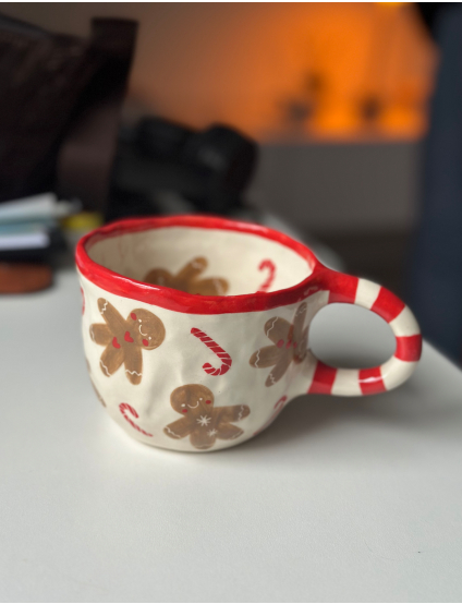 Картинка Керамічна чашка ручної роботи з пряничними чоловічками