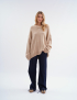 Картинка В’язаний джемпер oversize з коміром бежевий