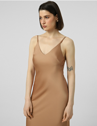 Картинка Атласна сукня‑комбінація у теплому карамельному відтінку