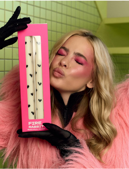 Картинка "A couple" – набір з двох соєвих свічок в чорне серденько