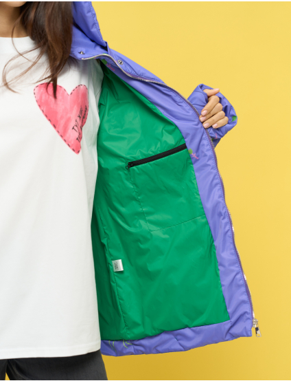 Картинка Стьобана куртка у лавандовому кольорі з принтом