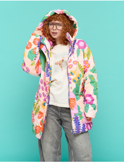 Картинка Стьобана куртка з яскравим квітковим принтом