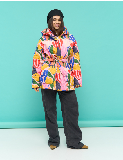 Картинка Стьобана куртка з яскравим квітковим принтом