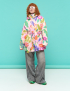 Картинка Стьобана куртка з яскравим квітковим принтом