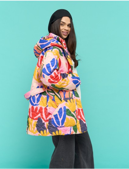 Картинка Стильна та тепла стьобана куртка з художнім абстрактним принтом