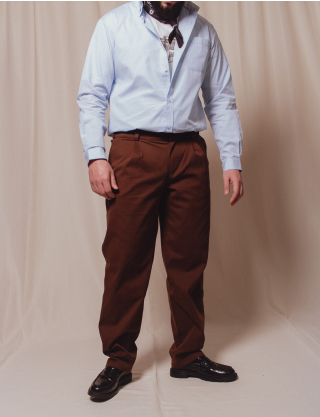 Коричневі штани чіноси Картинка Коричневі штани чіноси