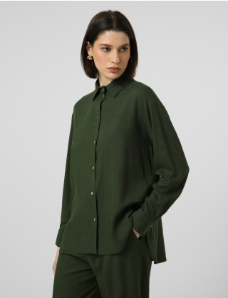 Картинка Сорочка з легкої фактурної тканини у глибокому зеленому відтінку