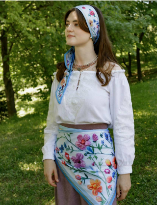 Картинка Дизайнерська хустка "Вишиті квіти"
