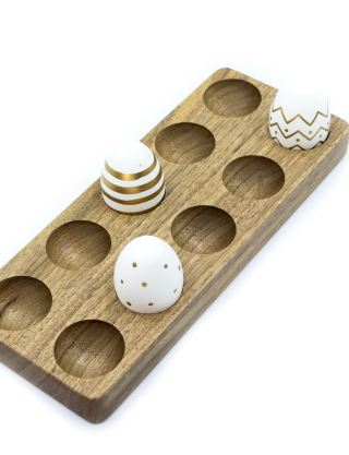 Дерев’яний великодній лоток для яєць з горіха Картинка Дерев’яний великодній лоток для яєць з горіха