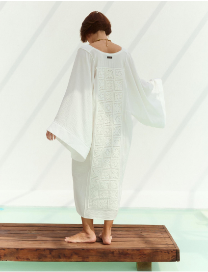 Картинка Біла сукня-кіміно з глибоким V-вирізом