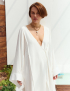 Картинка Біла сукня-кіміно з глибоким V-вирізом