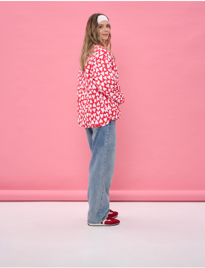 Картинка Куртка з яскравим червоно‑білим принтом 