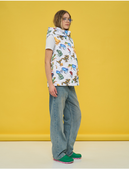 Картинка Утеплена стьобана жилетка з капюшоном у біло‑кольоровій гамі