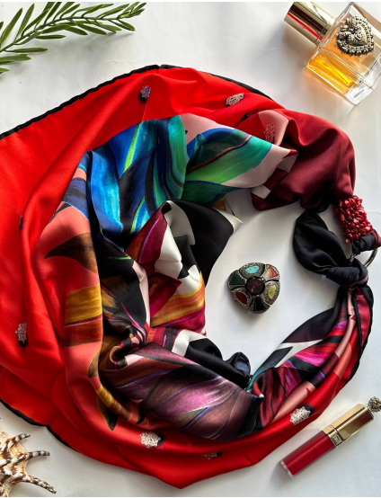 Картинка Дизайнерська шовкова хустка "Гра пристасті"