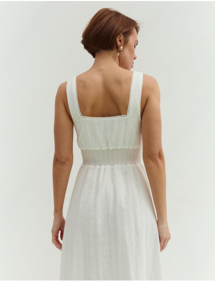 Картинка Легка біла сукня міді з квадратним вирізом