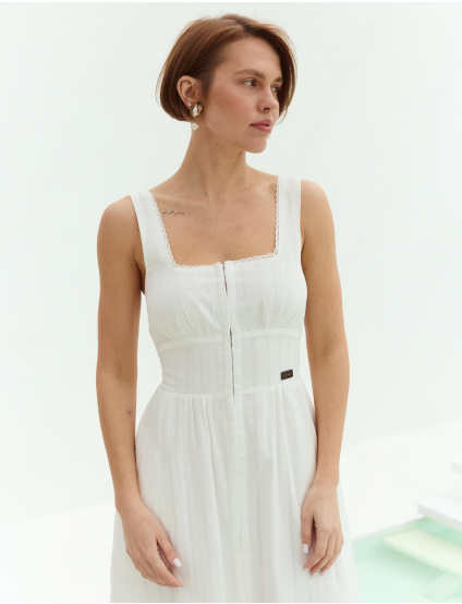 Картинка Легка біла сукня міді з квадратним вирізом