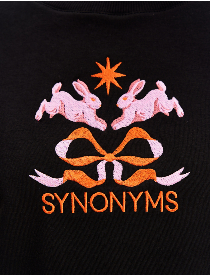 Картинка Футболка з вишивкою «Зайчики» чорна