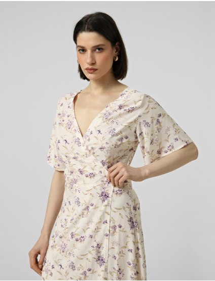 Картинка Сукня біла з квітковим принтом 