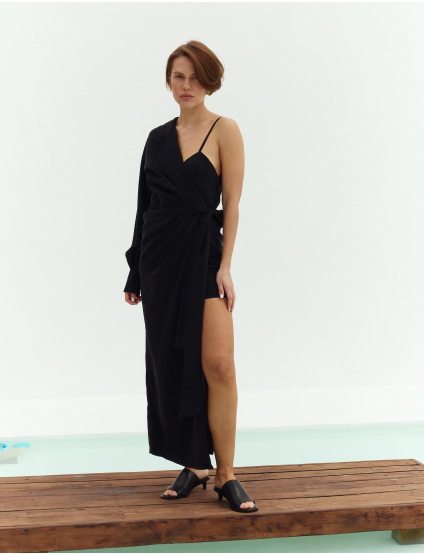 Картинка Чорний костюм з асиметричним кроєм і запахом