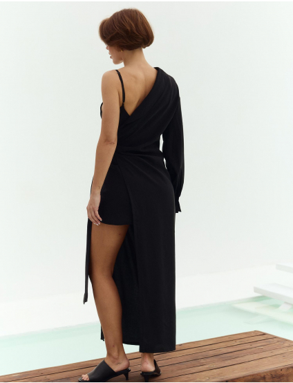 Картинка Чорний костюм з асиметричним кроєм і запахом