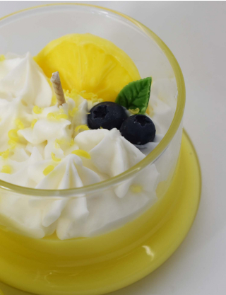 Свічка із серії Dessert glow у лимонного дисерту Картинка Свічка із серії Dessert glow у лимонного дисерту