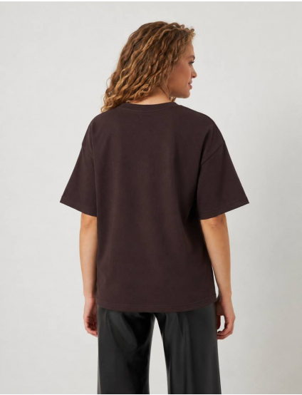Картинка Футболка oversize з авторською вишивкою коричнева