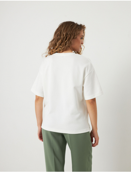 Картинка Футболка oversize з авторською вишивкою біла