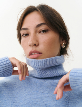 Картинка Светр oversize з високою горловиною блакитний