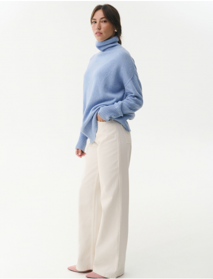 Картинка Светр oversize з високою горловиною блакитний