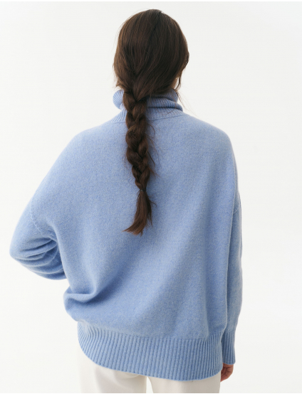 Картинка Светр oversize з високою горловиною блакитний