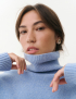 Картинка Светр oversize з високою горловиною блакитний
