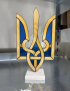 Картинка Тризуб з вітражного скла на кам'яній підставці