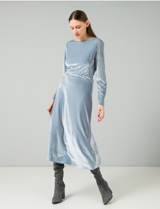 Картинка Блакитна оксамитова сукня з відкритою спиною