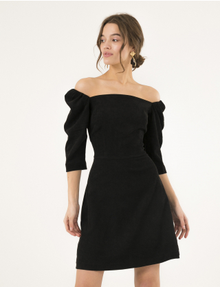 Картинка Чорна сукня з відкритими плечами