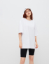 Картинка Жіноча біла оверсайз футболка з поясом