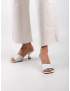Картинка Жіночі білі шкіряні босоніжки